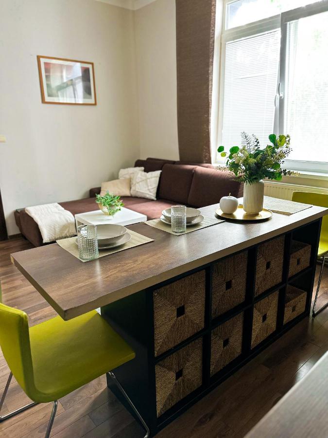 Spacious City Centre Apartment 브라티슬라바 외부 사진